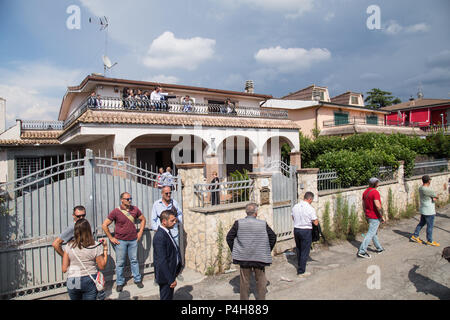 Rom, Italien. 21 Juni, 2018. Innenminister Matteo Salvini und den Präsidenten der Region Latium besuchen Sie die Villen des italienischen Staates zugunsten des Casamonica Familie im Bereich Romanina beschlagnahmt am Stadtrand von Rom Quelle: Matteo Nardone/Pacific Press/Alamy leben Nachrichten Stockfoto