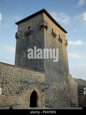 TORREON de Doña Urraca antes de Fernan Gonzalez - SIGLO X-SEGUN UNA LEYENDA FUE EL LUGAR DONDE EMPAREDARON ein Doña Urraca. Lage: TORREON de Doña Urraca/TORREON DE FERNAN GONZALEZ, Burgos, Spanien. Stockfoto