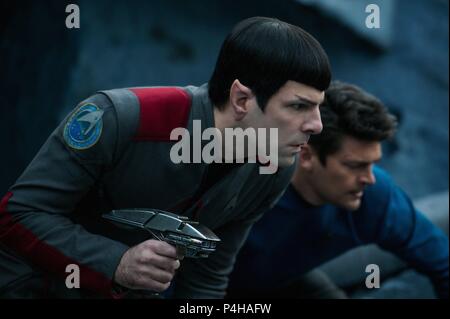 Original Filmtitel: STAR TREK DARÜBER HINAUS. Englischer Titel: STAR TREK DARÜBER HINAUS. Regisseur: JUSTIN LIN. Jahr: 2016. Stars: KARL URBAN, Zachary Quinto. Quelle: Paramount Pictures/BAD ROBOT/PERFECT STORM ENTERTAINMENT/SKY/Album Stockfoto