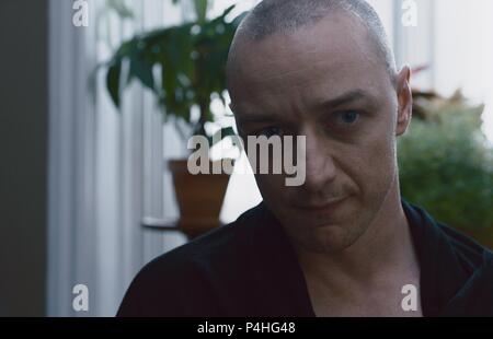 Original Film Titel: Teilen. Englischer Titel: SPLIT. Regisseur: M.NIGHT SHYAMALAN. Jahr: 2016. Stars: JAMES MCAVOY. Credit: BLINDING EDGE PICTURES/BLUMHOUSE PRODUKTIONEN/Album Stockfoto