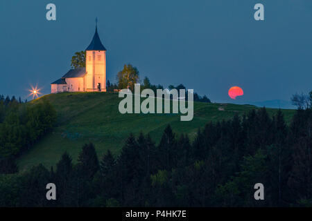 Jamnik ist eine Siedlung an den östlichen Hängen des Jelovica Plateau in der Gemeinde Kranj in der Region Slowenien. Die lokale Stockfoto