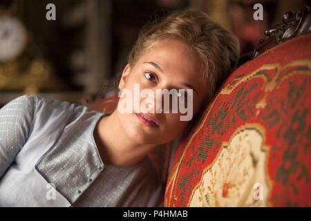 Original Film Titel: ANNA KARENINA. Englischer Titel: ANNA KARENINA. Regisseur: Joe Wright. Jahr: 2012. Stars: ALICIA VIKANDER. Credit: STUDIO CANAL/WORKING TITLE FILMS/Album Stockfoto