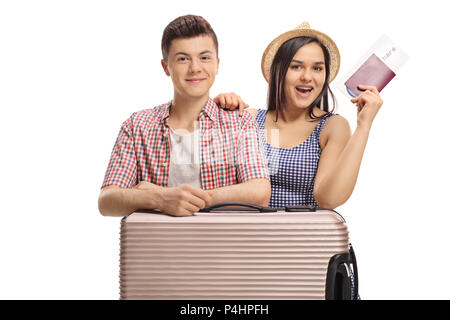 Teenage Touristen mit einem Koffer und einem Pass auf weißem Hintergrund Stockfoto