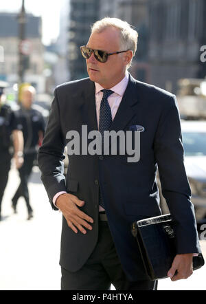 Der ehemalige TV-Moderator John Leslie kommt an Edinburgh Sheriff Court, wo er mit einer Frau sexuell angreifen durch seine Hand nach unten setzen ihre Hose, wie sie an ihren Junggesellinnenabschied tanzte aufgeladen ist. Stockfoto