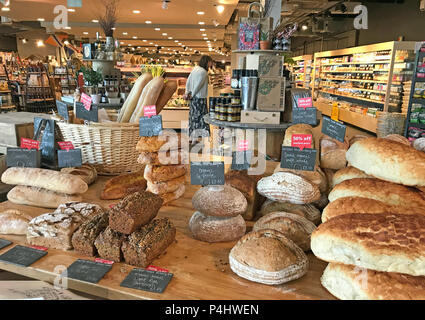 Artisan Bread, M5 Gloucester Farm Shop Motorway Service Area, Gloucestershire, England, Großbritannien - so sollten Cafés in der Servicegegend sein Stockfoto