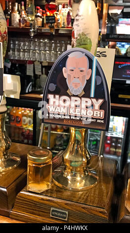 Robinson Hoppy Wan Kenobe ale, Robinsons Brauerei, an einer Bar Pumpe, Highbridge, Somerset, South West England, Großbritannien Stockfoto