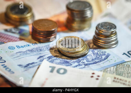 Währung, Geldscheine und Münzen aus verschiedenen Ländern Stockfoto