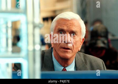 Original Film Titel: 2001: A Space TRAVESTY. Englischer Titel: 2001: A Space TRAVESTY. Regisseur: ALLAN A. Goldstein. Jahr: 2000. Stars: Leslie Nielsen. Credit: CINEVENT/HELKON MEDIA AG/JEFFREY KONVITZ FILM GROUP/Album Stockfoto