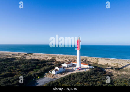 Frankreich, Charente Maritime, Côte de Beauté, Pointe de la Coubre, La Tremblade, Coubre Leuchtturm und der Cote Sauvage (wilde Küste) (Luftbild Stockfoto