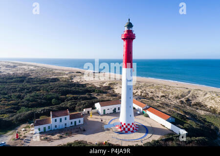 Frankreich, Charente Maritime, Côte de Beauté, Pointe de la Coubre, La Tremblade, Coubre Leuchtturm und der Cote Sauvage (wilde Küste) (Luftbild Stockfoto