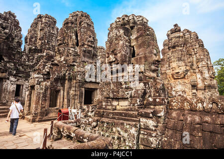 Bayon ist ein bekannter Khmer Tempel in Angkor in Kambodscha Stockfoto