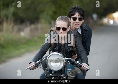 Original Film Titel: DER RAUM ZWISCHEN UNS. Englischer Titel: DER RAUM ZWISCHEN UNS. Regisseur: PETER CHELSOM. Jahr: 2017. Stars: BRITT ROBERTSON; ASA BUTTERFIELD. Credit: LAMF/STX/Album Stockfoto