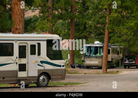 Wohnmobil in Campingplatz, Russell Gates Angeln Zugang Gedenkstätte, Missoula County, Montana Stockfoto