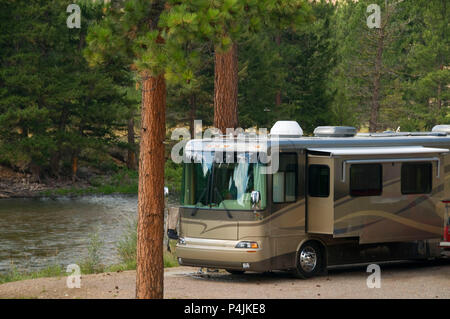 Wohnmobil in Campingplatz, Russell Gates Angeln Zugang Gedenkstätte, Missoula County, Montana Stockfoto