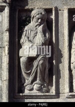 ESTATUA DEL CORO PETREO ROMANICO (SIGLO XII) REUTILIZADA EN LA PUERTA SANTA TAMBIEN LLAMADA DEL PERDON. Autor: Meister Mateo (C. 1150 - C. 1200). Lage: CATEDRAL - AUSSEN, SANTIAGO DE COMPOSTELA, La Coruña, Spanien. Stockfoto