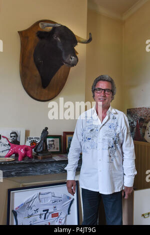 August 12, 2015 - Beziers, Frankreich: Porträt von Robert Marge, Direktor des Beziers Arena und Stier stockbreeder. Trotz der wachsenden Opposition von Tier rechte Gruppen, Stierkampf bleibt populär in Süd frankreich. Stierkampf Liebhaber berichten, dass die Praxis noch mehr echt ist in Südfrankreich als in den Nachbarländern, weil Spanien Stierkampf auf kommunaler Ebene organisiert wird, durch Gruppen von Menschen die tauromachy Traditionen verpflichtet. Portrait du Directeur des arenes De Beziers, Robert Marge, Avant l'Ouverture de La Corrida. Stockfoto