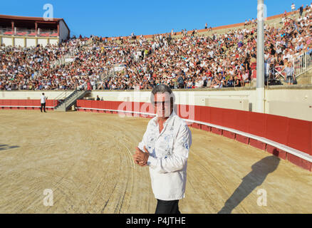 August 12, 2015 - Beziers, Frankreich: Porträt von Robert Marge, Direktor des Beziers Arena und Stier stockbreeder. Trotz der wachsenden Opposition von Tier rechte Gruppen, Stierkampf bleibt populär in Süd frankreich. Stierkampf Liebhaber berichten, dass die Praxis noch mehr echt ist in Südfrankreich als in den Nachbarländern, weil Spanien Stierkampf auf kommunaler Ebene organisiert wird, durch Gruppen von Menschen die tauromachy Traditionen verpflichtet. Portrait de Robert Marge, Directeur des arenes De Beziers, juste Avant l'Ouverture de La Corrida. Stockfoto