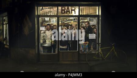 Original Film Titel: EL BAR. Englischer Titel: EL BAR. Regisseur: ALEX DE LA IGLESIA. Jahr: 2017. Stars: ALEX DE LA IGLESIA; JOAQUIN CLIMENT; TERELE PAVEZ; SECUN DE LA ROSA; CARMEN MACHI; MARIO CASAS; BLANCA SUAREZ; ALEJANDRO AWADA; ORDOÑEZ. JAIME. Quelle: EL BAR PROD/ATRESMEDIA CINE-/NADIE ES PERFECTO/POKEEPSIE FILM/ESCRIBANO, HELHER/Album Stockfoto