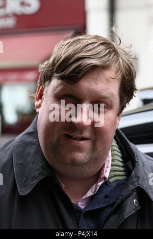 BBC-Journalist Gary O'Donoghue dargestellt in Westminster, London UK. 2. Mai 2012. Stockfoto