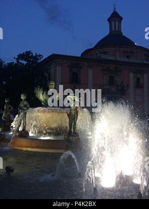 Valencia Piazza Fontana, Ansicht des Turia Brunnen in der Plaza de la Virgen im Zentrum der Altstadt von Valencia, Spanien. Stockfoto