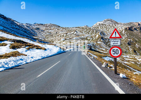 Blick entlang der Großglockner Hochalpenstraße in Österreich, Europa Stockfoto