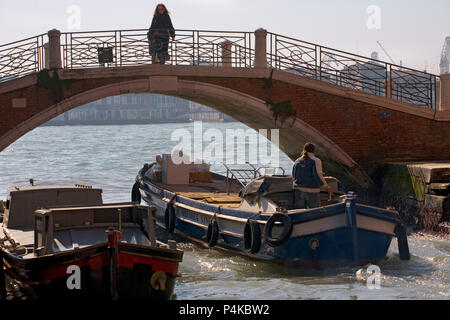 Ponte de La Calcina über den Rio di San Vio, Cannaregio, Venice, Italien: Canale della Giudecca über Stockfoto