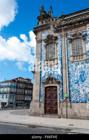 Porto, Portugal - Oktober 10, 2010: Detail der Carmo Kirche mit wunderschönen portugiesischen Kacheln in der ciy von Porto, Portugal Stockfoto