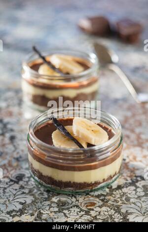 Banane Käsekuchen in einem Glas Stockfoto