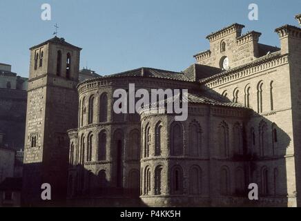 ABSIDES DE LA IGLESIA DE SANTIAGO DEL ARRABAL DEL SIGLO XIII Y TORRE EXENTA DEL SIGLO XII-MUDEJAR TOLEDANO. Lage: IGLESIA DE SANTIAGO DEL ARRABAL, SPANIEN. Stockfoto