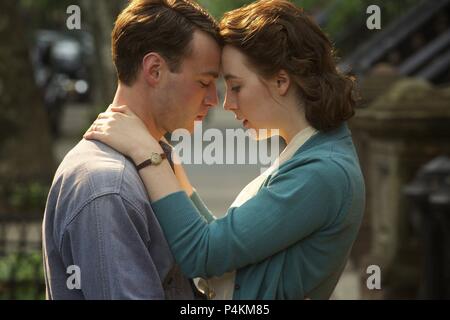 Original Film Titel: BROOKLYN. Englischer Titel: BROOKLYN. Regisseur: John Crowley. Jahr: 2015. Stars: Saoirse Ronan, EMORY COHEN. Credit: WILDGAZE FILMS/Album Stockfoto