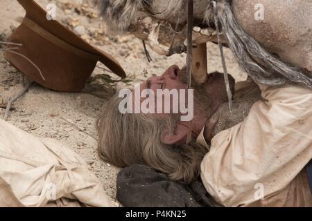 Original Film Titel: KNOCHEN TOMAHAWK. Englischer Titel: KNOCHEN TOMAHAWK. Regisseur: S. CRAIG ZAHLER. Jahr: 2015. Stars: Kurt Russell. Credit: KALIBER MEDIA COMPANY/Album Stockfoto