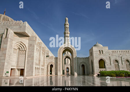 Oman. Große Moschee von Sultan Qaboos Moschee von Sultan Qaboos in Maskat - die drittgrößte Moschee der Welt. Die Moschee ist offen für Besuche zu Stockfoto