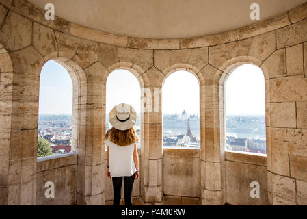 Frau in Budapest reisen Stockfoto