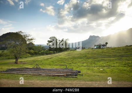 Atemberaubenden Sonnenuntergang im Tal von Vinales durch ein Sommertag, Kuba Stockfoto