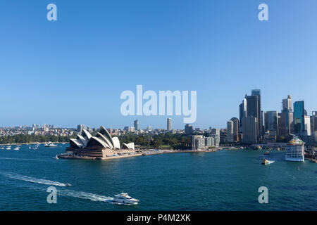 Sydney, Australien. Die Oper von Sydney ist eine berühmte Arts Center. Es wurde vom dänischen Architekten Jorn Utzon entworfen Stockfoto