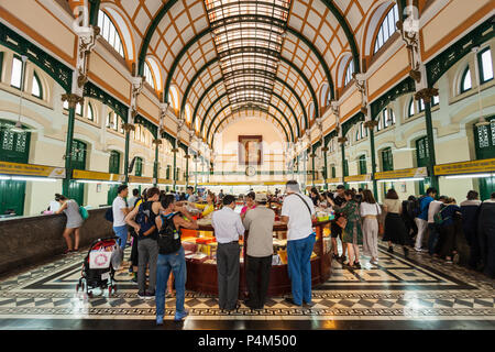 HO CHI MINH, VIETNAM - 07 März, 2018: Saigon Central Post Office ist ein Post in der Innenstadt von Ho Chi Minh City oder Saigon in Vietnam. Stockfoto