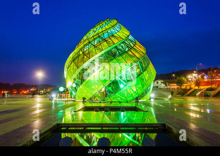 DALAT, VIETNAM - 12. MÄRZ 2018: Doha Cafe bei Lam Vien Square in Dalat bei Sonnenuntergang, Vietnam Stockfoto