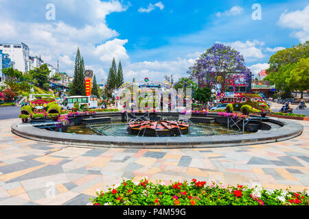 DALAT, VIETNAM - 13. MÄRZ 2018: Brunnen in Dalat city centre in Vietnam. Stockfoto