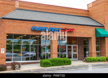 HICKORY, NC, USA-21. Juni 18: Flotte Füße Sport besitzt, betreibt, und Franchise-unternehmen eine Kette von Fachgeschäften, dass Läufer, Wanderer. Stockfoto