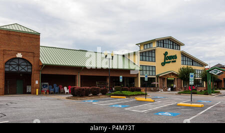 HICKORY, NC, USA-21. Juni 18: Lowes Foods ist ein lebensmittelkette basesd in Winston-Salem, N.C., und betreibt 80 Filialen in ganz Nord und Süd Carolin Stockfoto