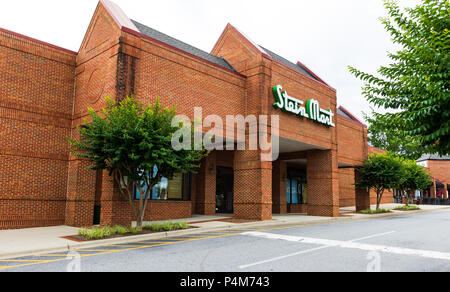 HICKORY, NC, USA-21. Juni 18: Stein Mark ist eine US-amerikanische Rabatt Männer und Frauen Kaufhauskette in Jacksonville, Florida. Stockfoto