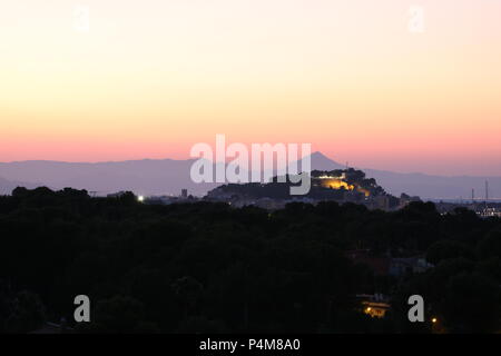 Castillo de Denia, Montgó Massivs, Costa Blanca (Alicante), Spanien, Sonnenuntergang. Stockfoto