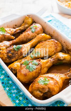 Backofen - gegrillte Chicken Drumsticks mit Paprika Stockfoto