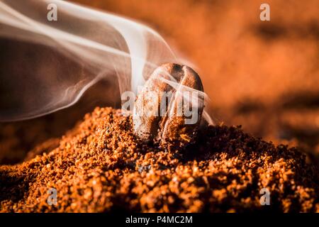 Der Duft von frisch gemahlenem Kaffee Stockfoto