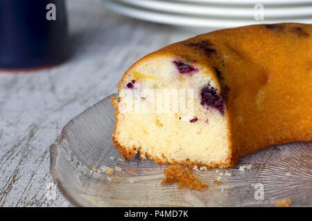 Blackberry&Apfelkuchen, in Scheiben geschnitten Stockfoto