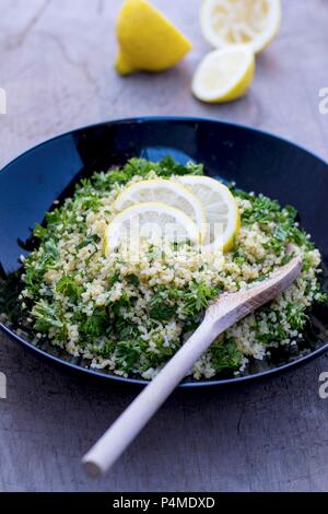 Petersilie & bulgar Weizen Salat mit Zitrone Stockfoto