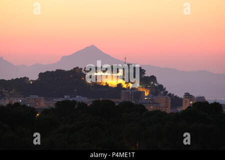 Castillo de Denia, Montgó Massivs, Costa Blanca (Alicante), Spanien, Sonnenuntergang. Stockfoto