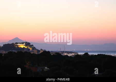 Castillo de Denia, Montgó Massivs, Costa Blanca (Alicante), Spanien, Sonnenuntergang. Stockfoto