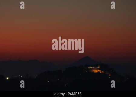 Castillo de Denia, Montgó Massivs, Costa Blanca (Alicante), Spanien, Sonnenuntergang. Stockfoto