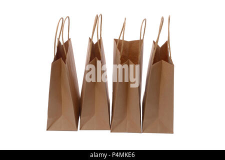 Braunes Papier Einkaufstüten auf weißem Hintergrund. Leeren Bereich. Stockfoto